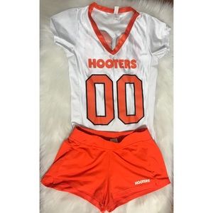 Hooters football jersey including shorts